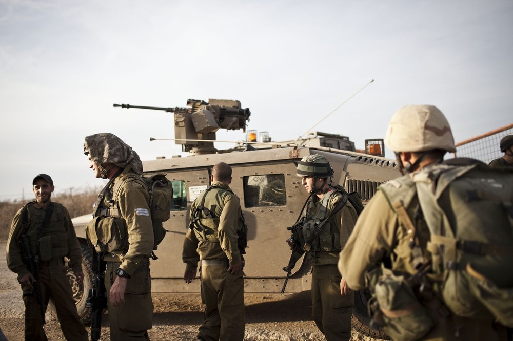 Israeli Tanks Gather on Gaza Border as Air Strikes Intensify