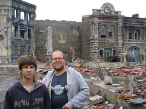 Там где стоял взвод фашистов и командир давал наставление...16-ти летнему фолькштурмисту в ...42 году. Гы-гы.