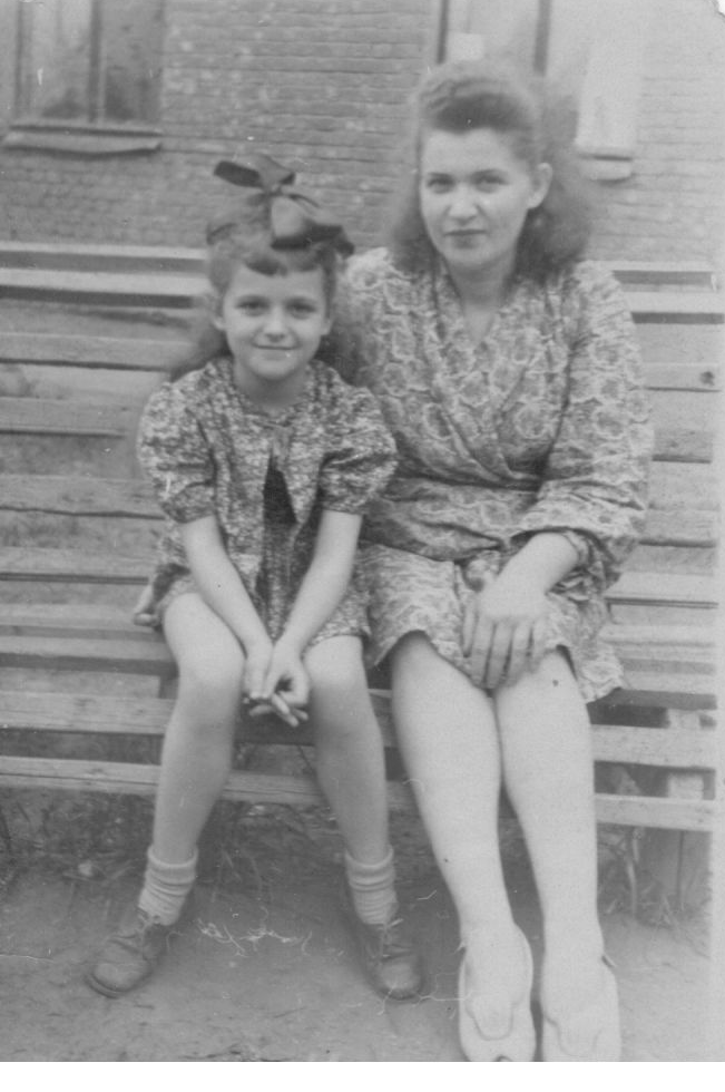 я и мама возле 5-го  Монино 1950