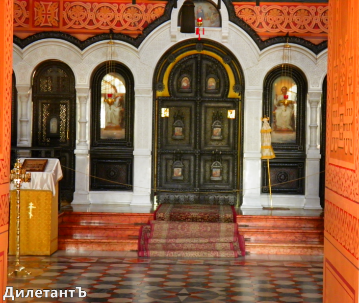 Общий вид от входа в Храм Марии Магдалины