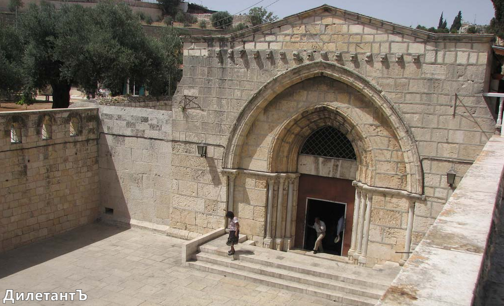 Вход в Церковь Успения Пресвятой Богородицы